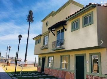 Casa · 104m² · 3 Recámaras · 2 Estacionamientos · Se Vende Casa en Real Solare, Estilo Californiano, 3 Recamaras, 2.5 Baños, Linda