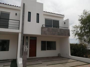 Casa · 218m² · 4 Recámaras · 2 Estacionamientos · Se Vende Casa en Pedregal de Schoenstatt, 4ta Recamara en Pb, Roof Garden, Lujo