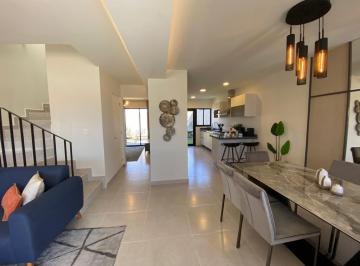 Casa · 114m² · 3 Recámaras · 2 Estacionamientos · En Venta Hermosa Casa en El Mirador, Alberca, 3 Recamaras, 2.5 Baño