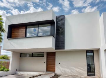 Casa · 190m² · 4 Recámaras · 2 Estacionamientos · Casa en Venta en Zen Life, 4 Recámaras, 4.5 Baños, Equipada, de Lujo!