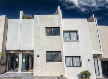 Casa · 96m² · 3 Recámaras · 1 Estacionamiento · Casa en Venta en Colinas del Santuario, Roof Garden, 3 Recámaras!