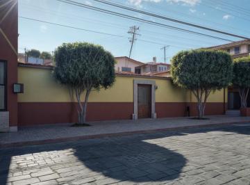 Casa · 147m² · 4 Recámaras · 2 Estacionamientos · Casa en Av Principal en San Miguel de Allende: Uso Residencial y Comercial