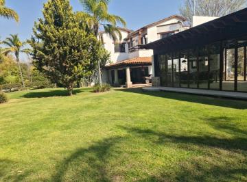 Casa · 513m² · 4 Recámaras · 5 Estacionamientos · Se Vende Residencia en Balvanera Club Hípico, 4 Habitaciones 2 en Pb, T.1000 m²
