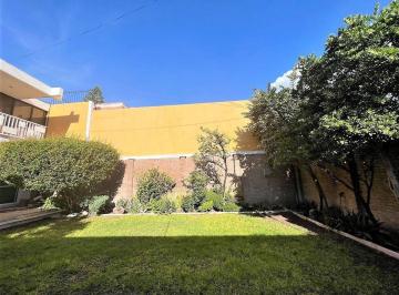 Casa · 536m² · 8 Recámaras · 12 Estacionamientos · Venta de Casa en El Centro Histórico de Querétaro con Uso de Suelo Mixto!