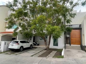 Casa · 231m² · 3 Recámaras · 2 Estacionamientos · Casa en Venta en Milenio III - Alborada Coto Club y Vive con Calidad de Vida.