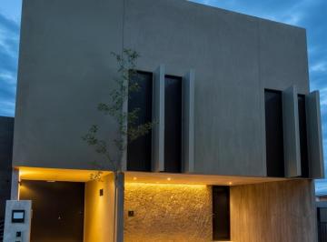 Casa · 250m² · 4 Recámaras · 3 Estacionamientos · Elegancia y Confort en La Vista Residencial, Querétaro. Diseño de Autor
