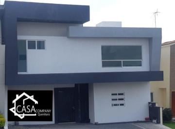 Casa · 302m² · 4 Recámaras · 3 Estacionamientos · Cumbres del Lago, 4 Recamaras, 4 Baños Completos, Alberca, Jardín, Doble Altura.