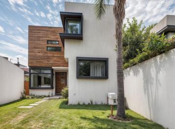 Casa · 173m² · 3 Recámaras · 2 Estacionamientos · Casa en Venta en Milenio III en Esquina y Frente Al Parte, Hermosa!