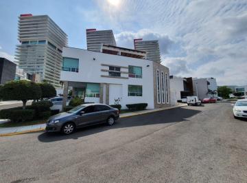 Casa · 350m² · 4 Recámaras · 3 Estacionamientos · Se Vende Casa en Claustros de Las Misiones, Centro Sur de 3 Niveles, Ubicadísima