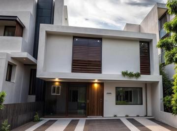 Casa · 195m² · 3 Recámaras · 3 Estacionamientos · Se Vende Casa en Milenio III, Coto Club Alborada, Alberca, Seguridad 24.7