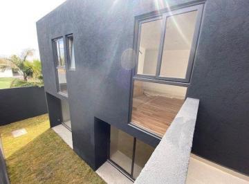 Casa · 141m² · 2 Recámaras · 2 Estacionamientos · Casas en Venta en El Refugio, Alberca Infinita, Seguridad 24.7, Gran Plusvalía!