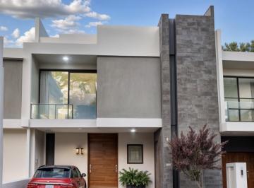 Casa · 245m² · 4 Recámaras · 2 Estacionamientos · Casa en Venta en Zen Life, 4 Recámaras, Una en Pb, 4.5 Baños, Jardín, Roof Garde