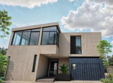 Casa · 245m² · 4 Recámaras · 3 Estacionamientos · Casa en Venta en Mallorca Residencial, Doble Altura, Amplios Espacios, Lujo!