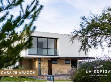 Casa · 319m² · 4 Recámaras · 3 Estacionamientos · Residencia en Fracc. La Espiga, 4ta Recamara en Pb, Terreno 365 m², Super Lujo!