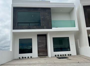 Casa · 165m² · 3 Recámaras · 2 Estacionamientos · Se Vende Casa en Meseta Habitat Residencial, 3 Recamaras, 3.5 Baños, Preciosa!