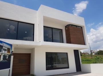 Casa · 346m² · 4 Recámaras · 3 Estacionamientos · Residencia en Lomas de Juriquilla, 4 Habitaciones con Vestidor y Baño Completo