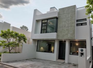 Casa · 174m² · 4 Recámaras · 3 Estacionamientos · Hermosa Casa en Venta en El Mirador, 4ta Recamara en Pb, 3 Baños Completos, Roof