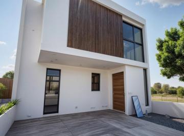 Casa · 210m² · 4 Recámaras · 2 Estacionamientos · Casa en Venta en Zen Life, 4ta Recámara en Pb, 4 Baños, Diseño de Autor