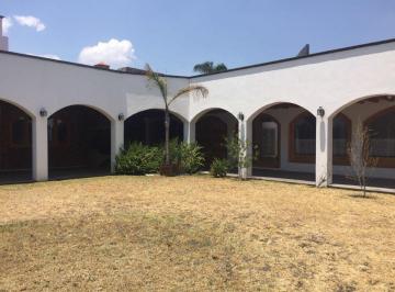Casa · 677m² · 6 Recámaras · 6 Estacionamientos · Residencia en Vista Real, 4 Recamaras, Casa de Huéspedes 2 Recamaras, 5 Baños.