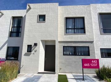 Casa · 101m² · 3 Recámaras · 2 Estacionamientos · Se Vende Casa en El Mirador, 3 Recamaras, 2.5 Baños, Jardín, Alberca