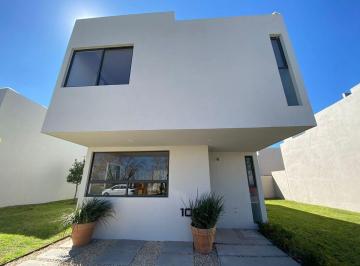 Casa · 149m² · 3 Recámaras · 2 Estacionamientos · Se Vende Casa en Zona La Joya, Jardín, 3 Recamaras, Equipada.