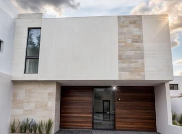 Casa · 200m² · 4 Recámaras · 3 Estacionamientos · Casa en Venta en Zen Life - 4 Recámaras, 4.5 Baños, Estudio, Jardín, Alberca