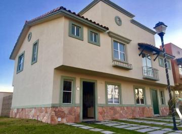Casa · 105m² · 3 Recámaras · 2 Estacionamientos · En Venta Casa en Real Solare, Estilo Californiano, 3 Recamaras, 2.5 Baños, Linda
