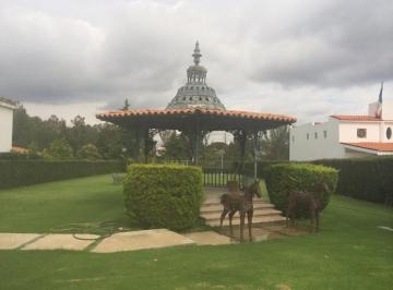 Casa · 1098m² · 8 Recámaras · 3 Estacionamientos · Residencia en San Gil, Junto Al Campo de Golf, Terreno 2,714 m², 8 Recs, 11 Bañs