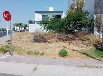 Terreno / Lote · 207m² · Se Vende Terreno en El Refugio de 207 m², Esquina Calle Abierta, Oportunidad!