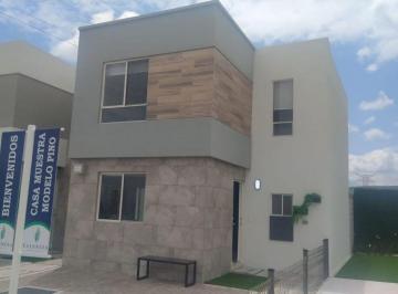 Casa · 75m² · 2 Recámaras · 2 Estacionamientos · Venta de Casas en Ciudad Maderas, Valencia Residencial, 2 Recamaras, 1.5 Baños.