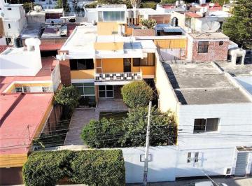 Casa · 535m² · 8 Recámaras · 12 Estacionamientos · Casa en Venta en El Centro Histórico de Querétaro con Uso de Suelo Mixto!