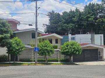 Casa en condominio · 4 Recámaras · 4 Estacionamientos · Club de Golf San Carlos - Metepec