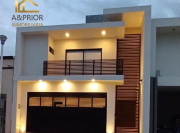 Casa · 275m² · 4 Recámaras · 2 Estacionamientos · Casa en Fraccionamiento Paraíso Coatzacoalcos