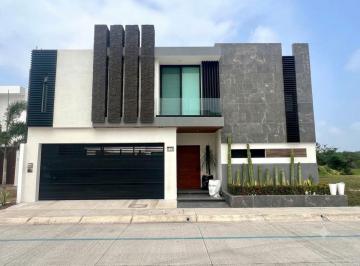 Casa de 3 habitaciones, Medellín · Rento o Vendo Residencia. Frac. Las Palmas Green. con Alberca, Terraza, Jacuzzi y Paneles Solares