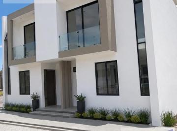 Casa · 105m² · 3 Recámaras · 2 Estacionamientos · Preventa de Casa con Alberca en Jiutepec Morelos