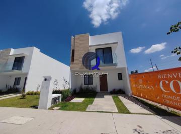 Casa · 102m² · 3 Recámaras · 2 Estacionamientos · Casa en Pre - Venta