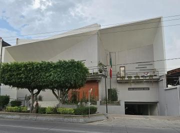 Edificio · 1687m² · Edificio Comercial en El Blvd Principal de La Zona Centro de Leon, Guanajuato con Estacionamientos.