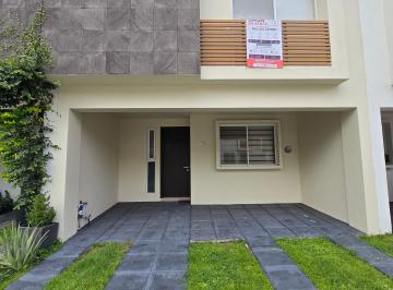 Casa de 3 habitaciones, Zapopan · Casa en Renta en Real del Carmen Norte / Incluye Mantenimiento