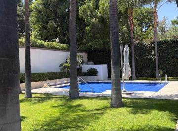Casa · 560m² · 4 Recámaras · 3 Estacionamientos · Casa Maia