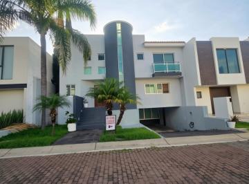 Casa de 3 habitaciones, Zapopan · Casa en Venta Jardin Real, Zapopan, Jalisco
