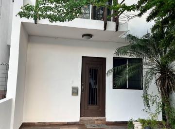 Casa de 3 habitaciones, Monterrey · Casa en Fraccionamiento Las Plazas
