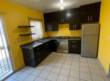 Casa de 2 habitaciones, Hermosillo · Casa de 2 Habitaciones de 2 Plantas en Privada con Alberca en Area Comun