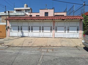 Casa de 3 habitaciones, Naucalpan de Juárez · Casa en Venta en Marqués de Aguayo, Ciudad Satélite
