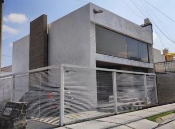 Casa · 265m² · 3 Recámaras · 5 Estacionamientos · Casa en Colón Echegaray