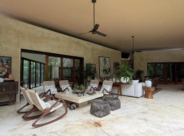 Casa · 2161m² · 6 Recámaras · 10 Estacionamientos · Casa en Venta en Mérida