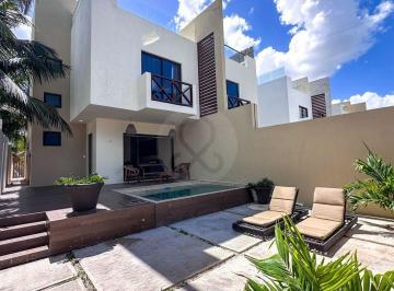 Casa · 250m² · 3 Recámaras · 3 Estacionamientos · Casa en Venta en Pueblo Chicxulub Puerto