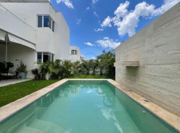Casa · 290m² · 4 Recámaras · 4 Estacionamientos · Parque Natura: Casa en Venta en Cholul
