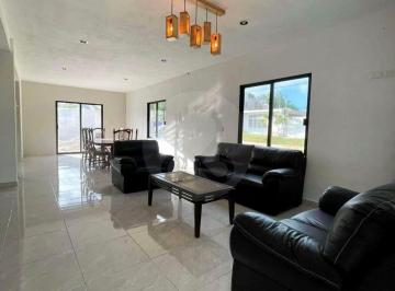 Casa · 340m² · 4 Recámaras · 2 Estacionamientos · Casa en Venta en Pueblo Chicxulub Puerto