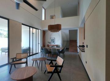 Casa · 243m² · 3 Recámaras · 2 Estacionamientos · Casa en Venta en Pueblo Conkal