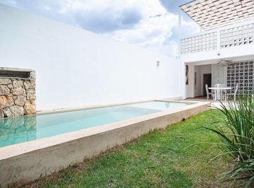 Casa · 303m² · 4 Recámaras · 1 Estacionamiento · Casa en Venta en Itzimna